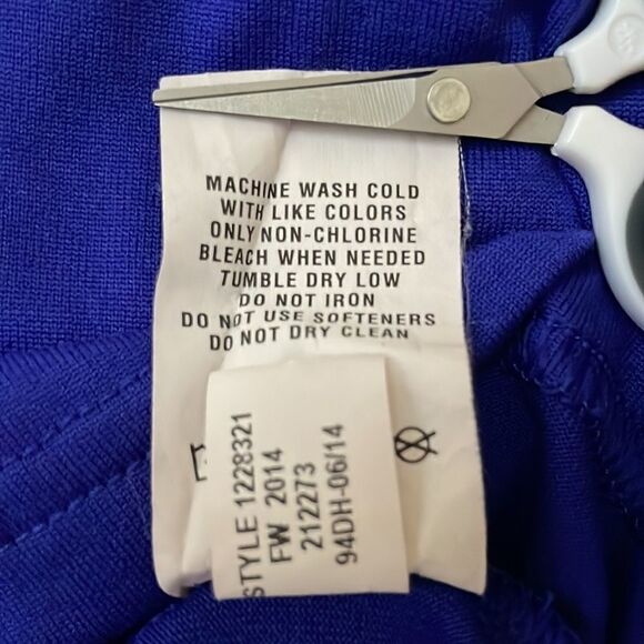 UNDER Armour Heat Gear Semi-Fitted Short Sleeve V-Neck T-Shirt Size Small - Picture 9 of 10